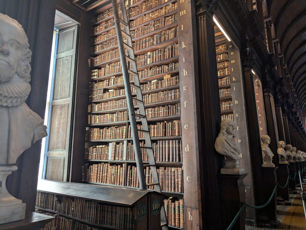 トリニティ・カレッジ図書館本がある部分