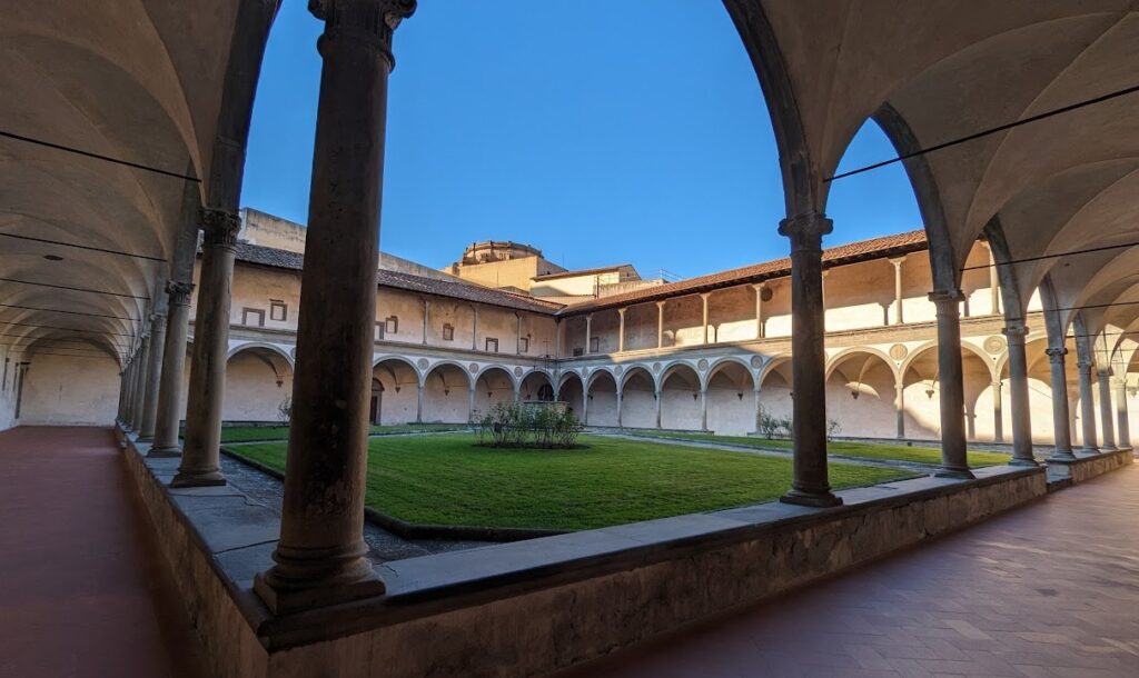 サンタ・クローチェ聖堂中庭