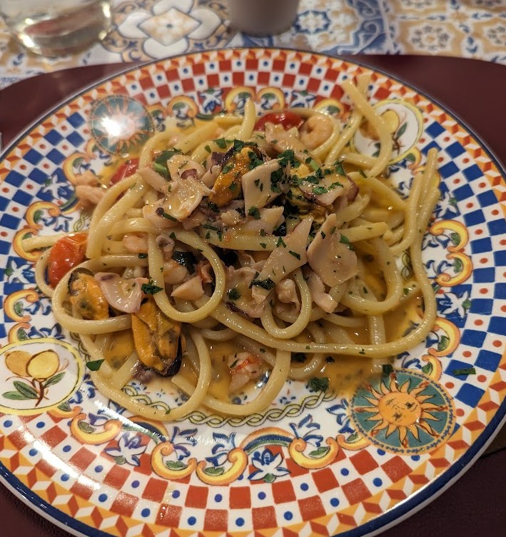 ホテル近くのレストランで食べたパスタ