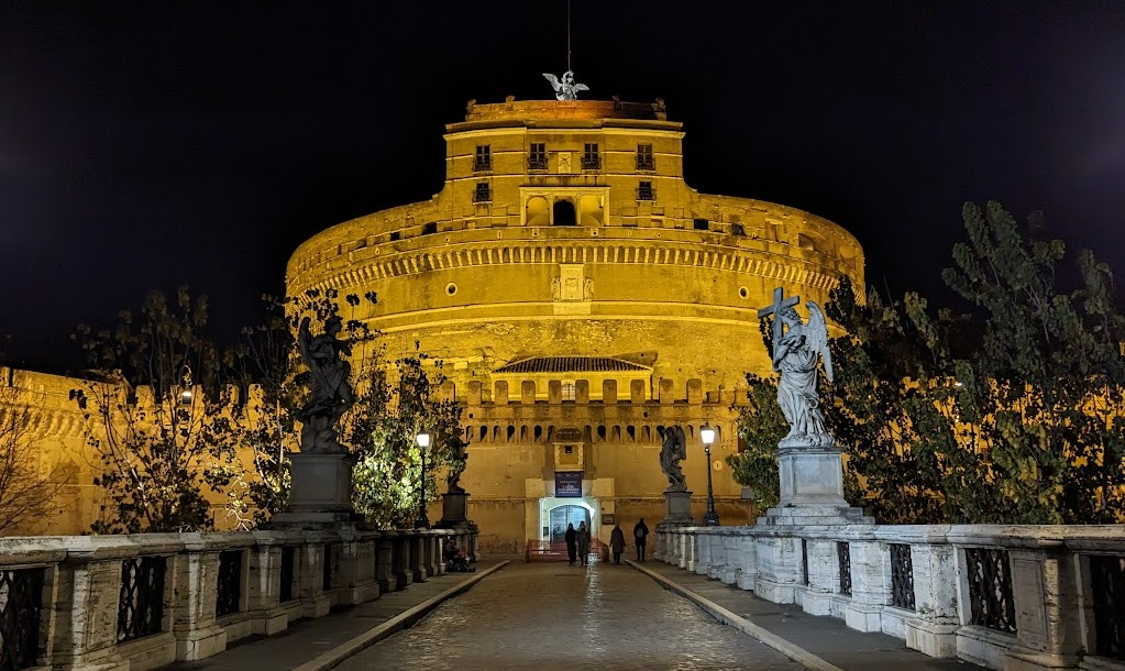 サンタジェロ城（夜景）