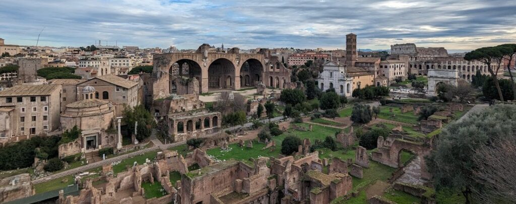 フォロロマーノを眺める写真