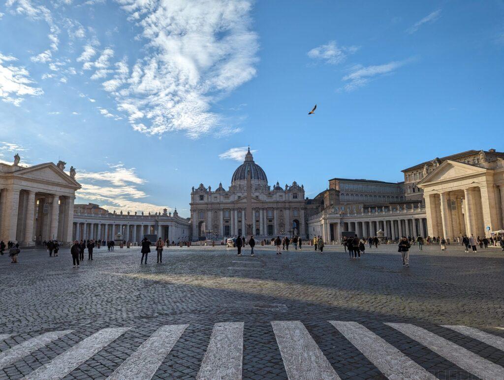 ローマ観光スケジュールのバチカン市国（サンピエトロ寺院）
