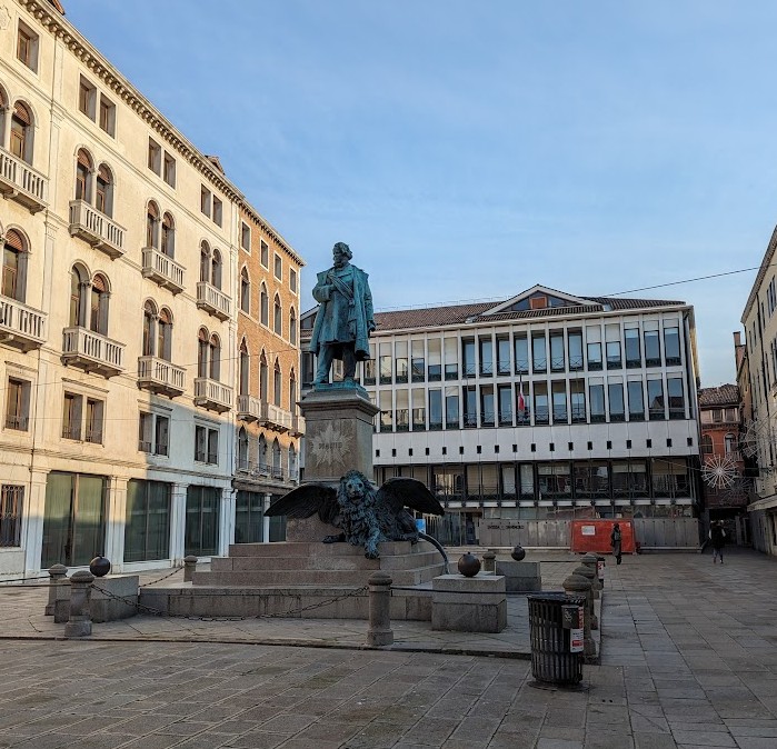 ダニエーレ・マニン像