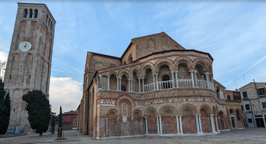 サンティ・マリア・エ・ドナート教会