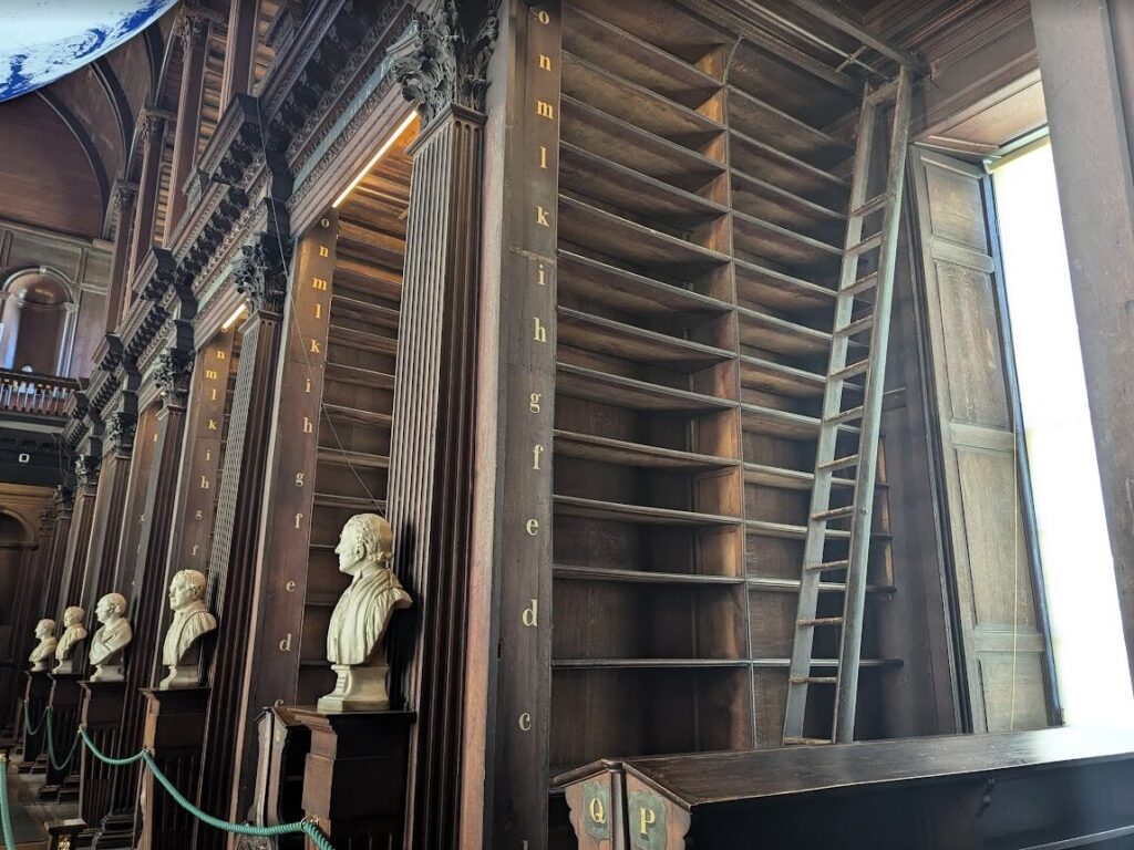 トリニティ・カレッジ図書館３