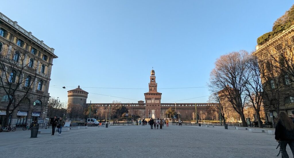 スフォルツェスコ城