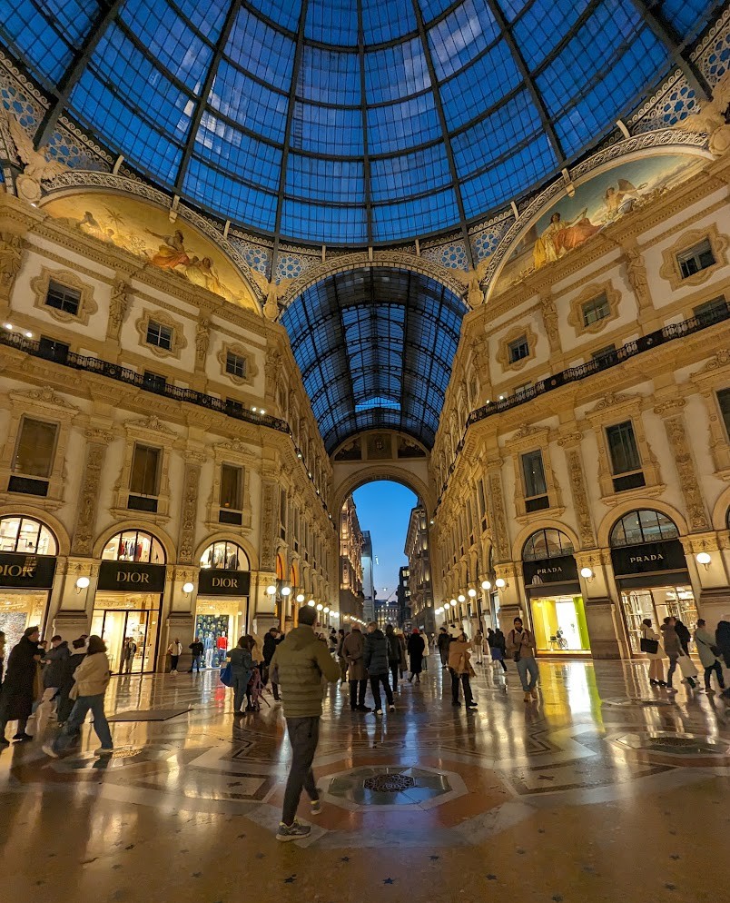 ミラノ大聖堂とヴィットーリオ・エマヌエーレ2世のガッレリア（夜景）2