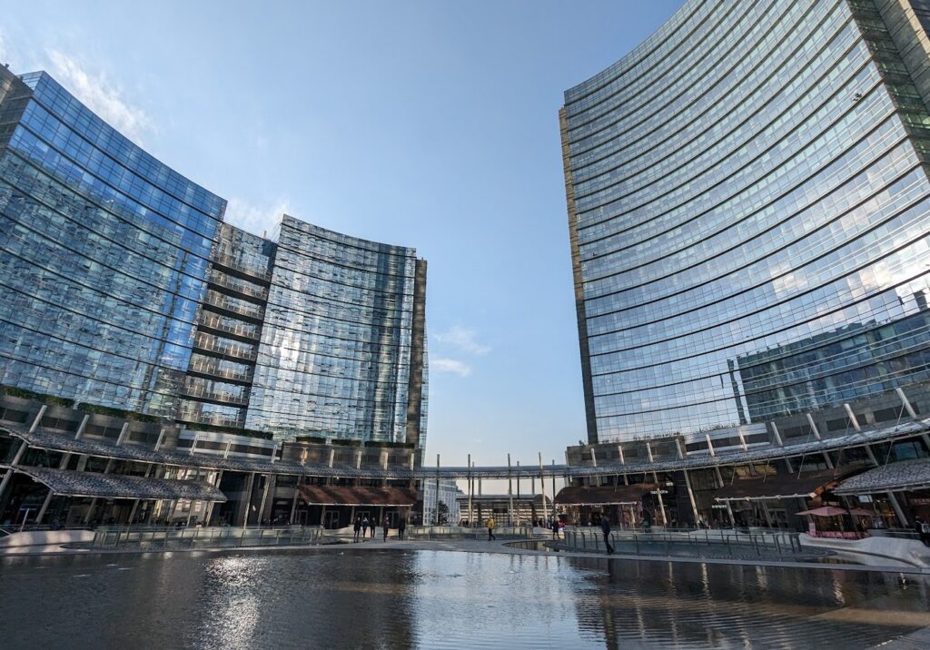 ガエ・アウレンティ広場