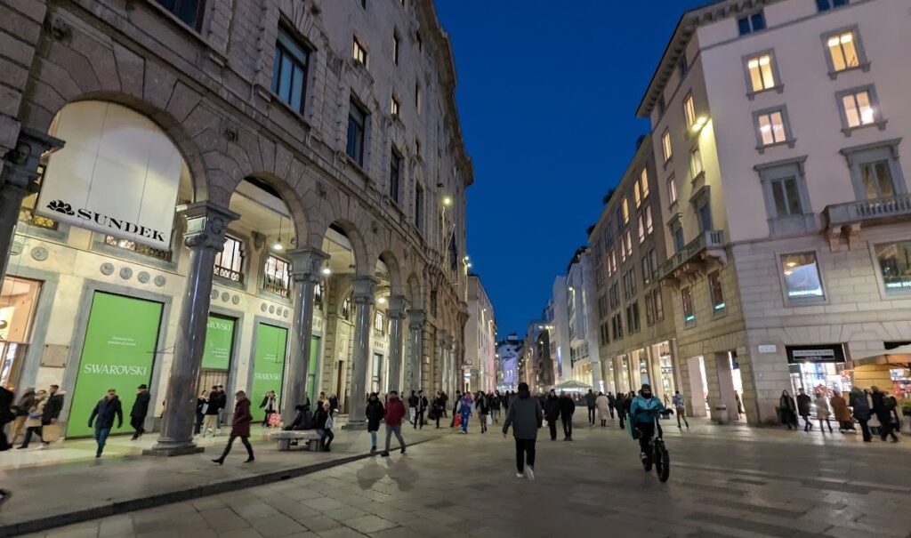 ミラノ大聖堂とヴィットーリオ・エマヌエーレ2世のガッレリア（夜景）３