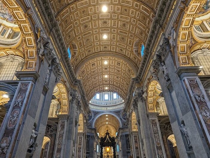 サンピエトロ寺院の中