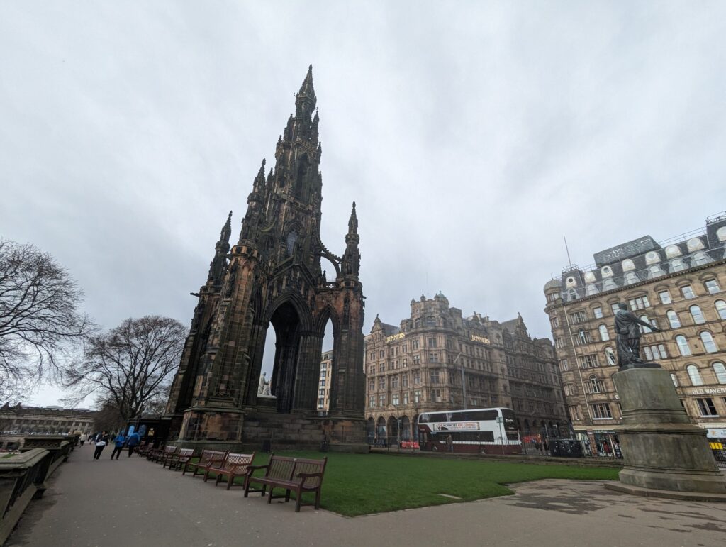 スコット記念塔