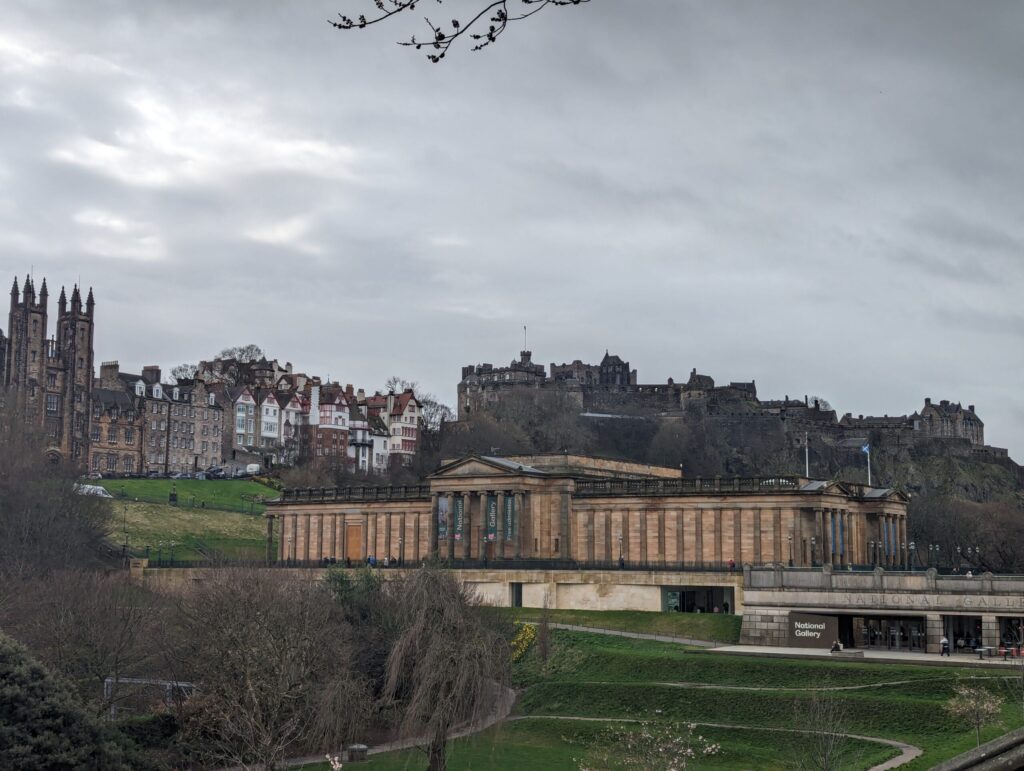 スコット記念塔2