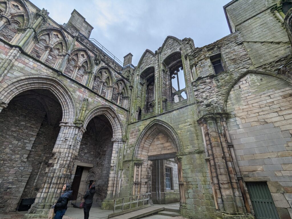 ホリールード寺院