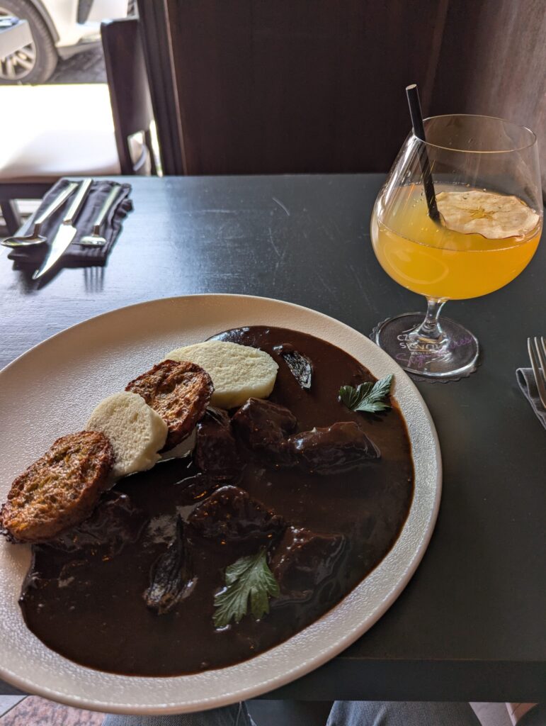 プラハ観光スケジュールの🍽️レストランで昼食