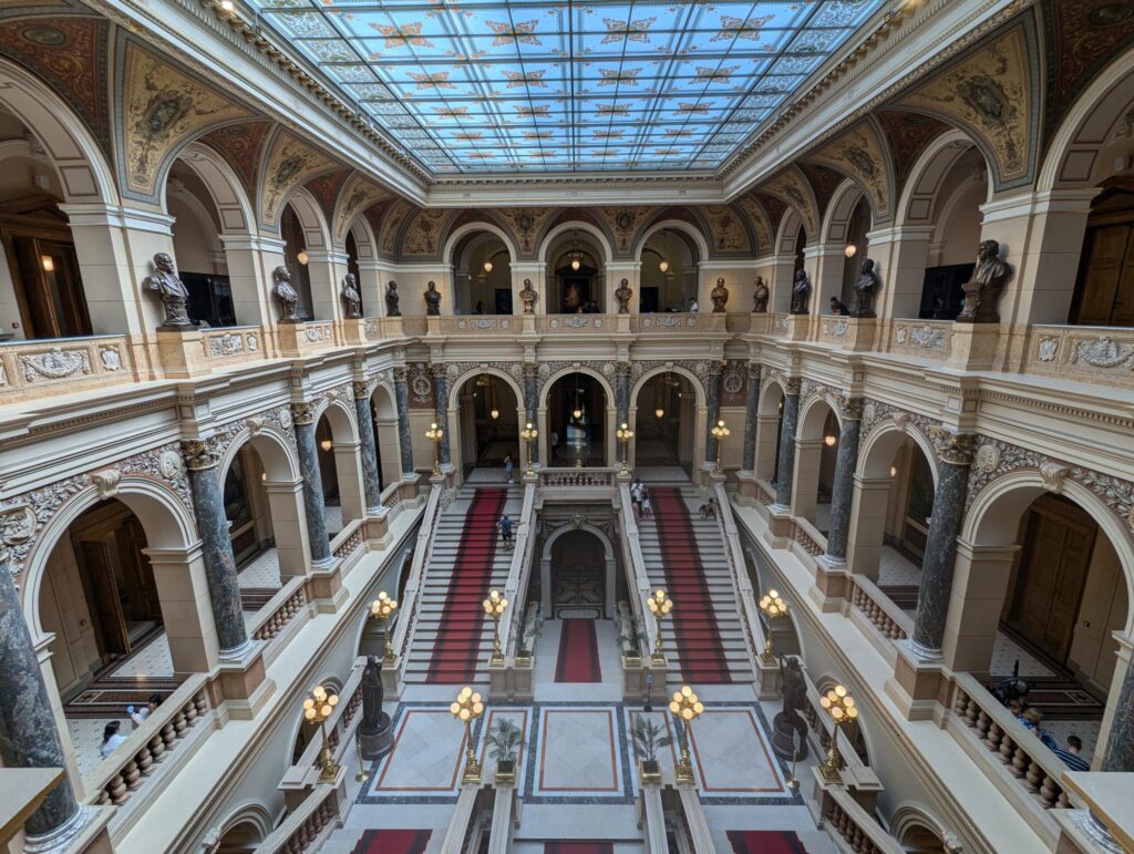 プラハ観光スケジュールの国立博物館