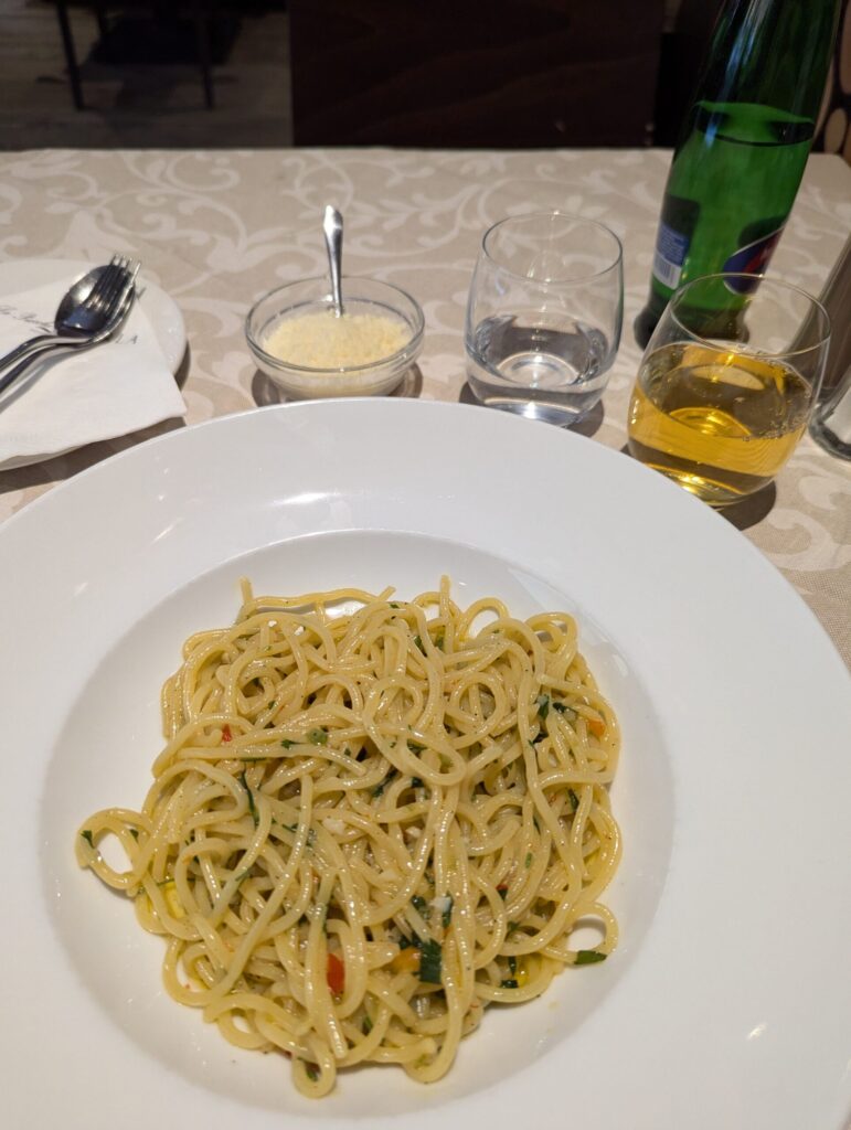 ヴァーツラフ広場近くのレストランで夕食