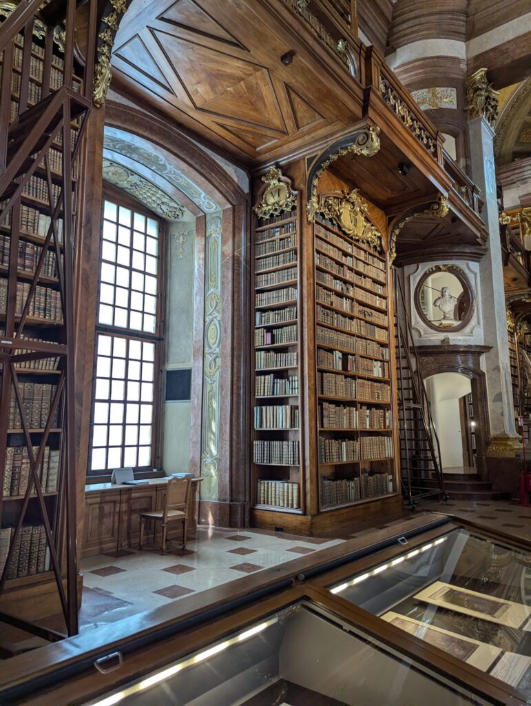 オーストリア国立図書館の本が置いていある部分