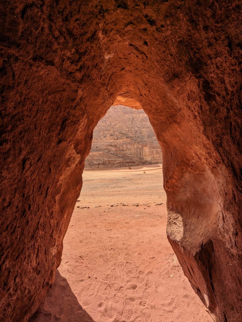 アラビアのロレンスロケ地の近くにある穴