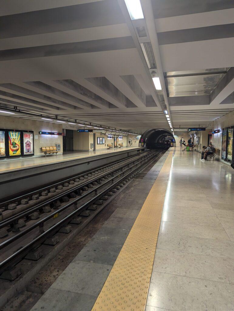 初日到着後　電車の駅
