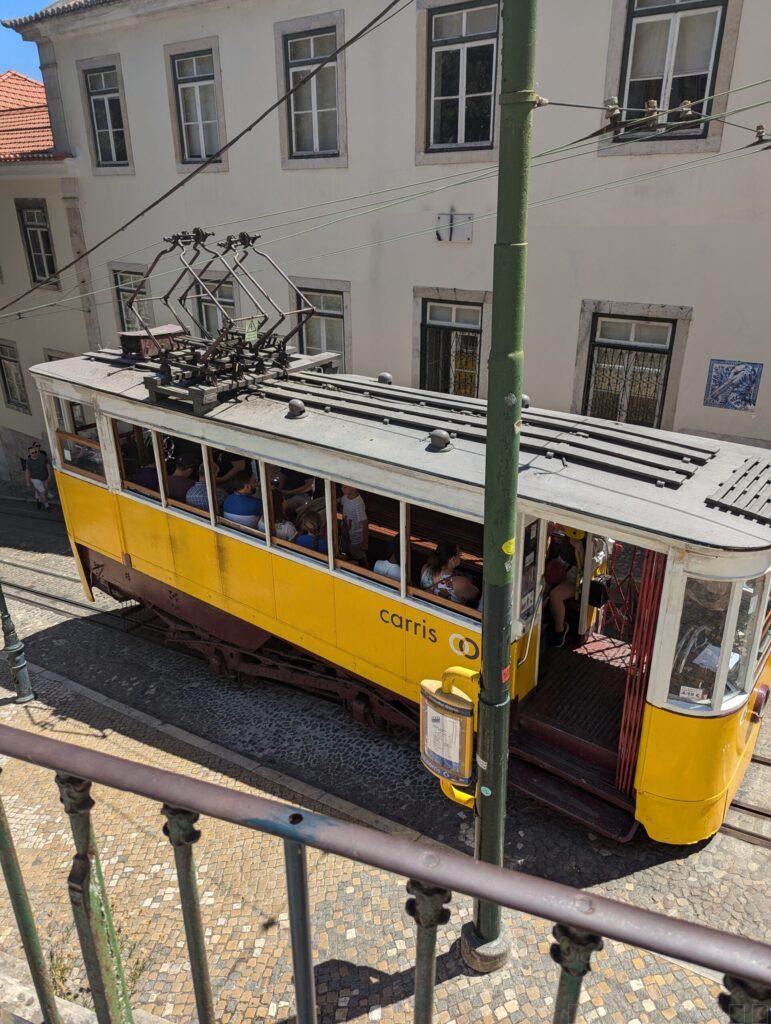 サン・ペドロ・デ・アルカンタラ展望台　電車