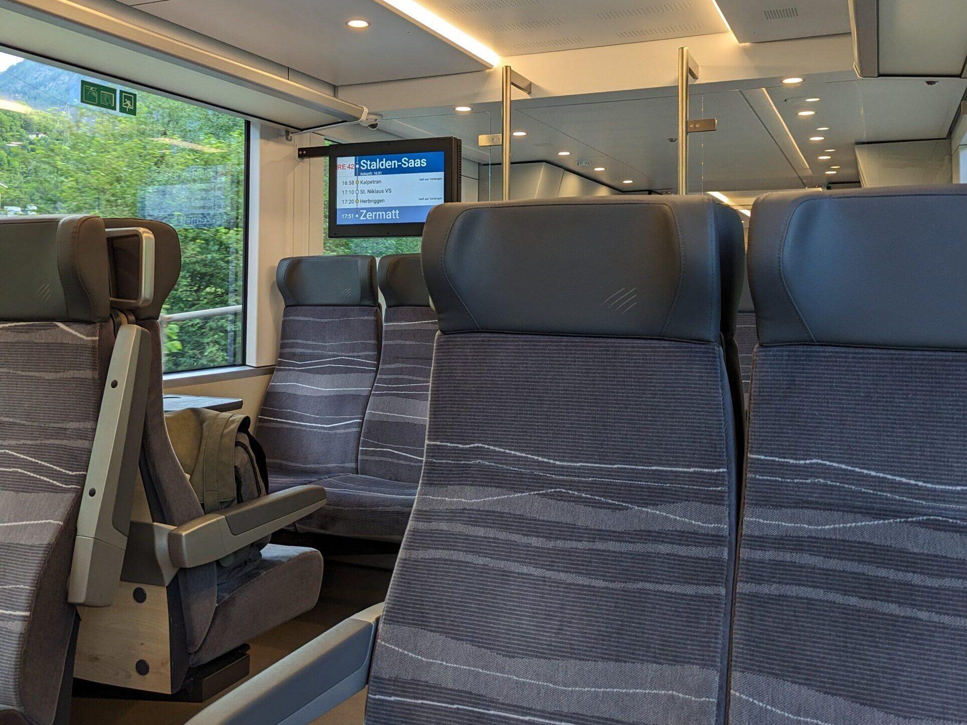 列車内