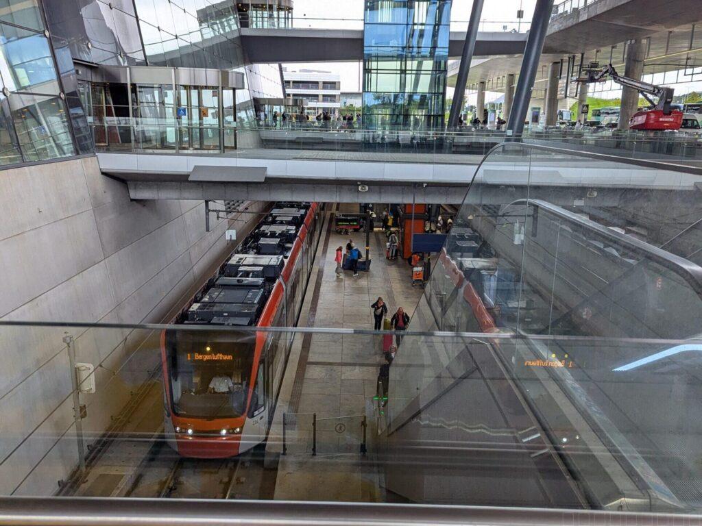 ベルゲン空港　駅